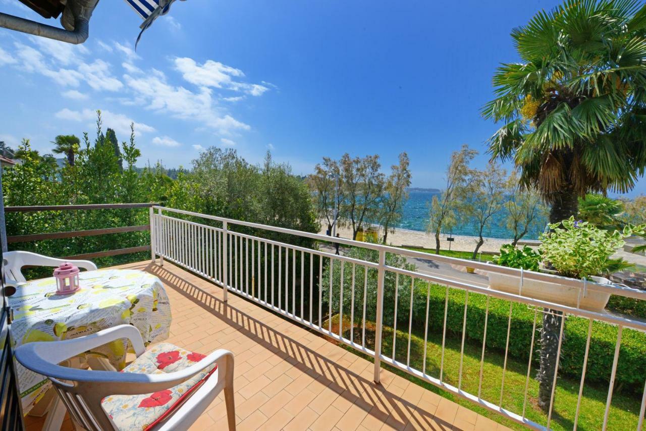 Beautiful Apartments First Row To The Sea Poreč Kültér fotó
